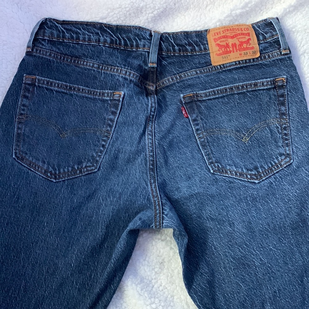 Levi 541 straight leg dark jeans! 💙